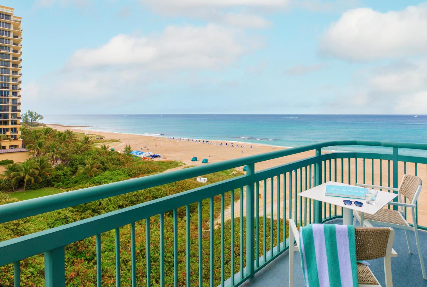 The Singer Oceanfront Resort, Curio Collection By Hilton Riviera Beach Exterior foto
