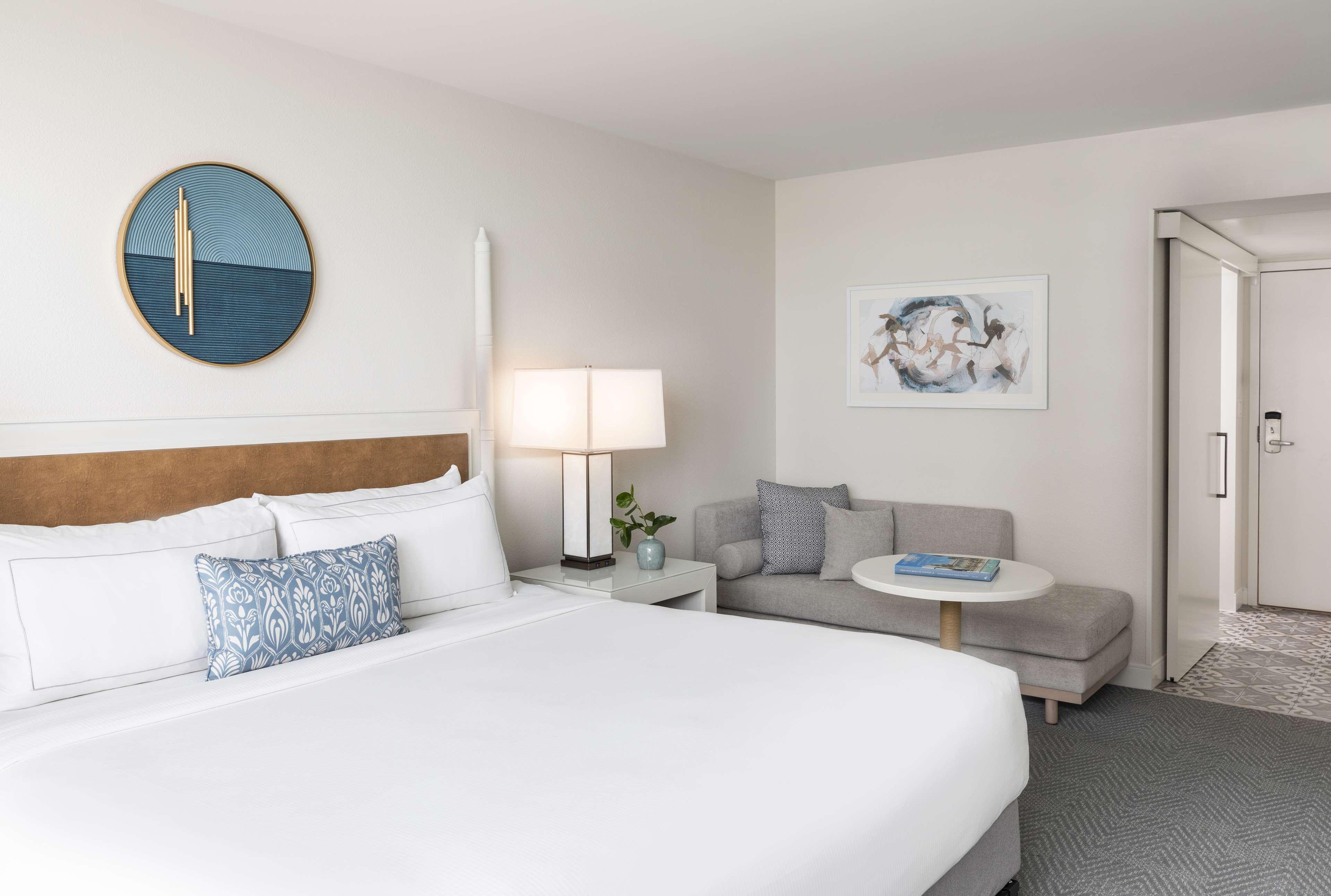 The Singer Oceanfront Resort, Curio Collection By Hilton Riviera Beach Exterior foto