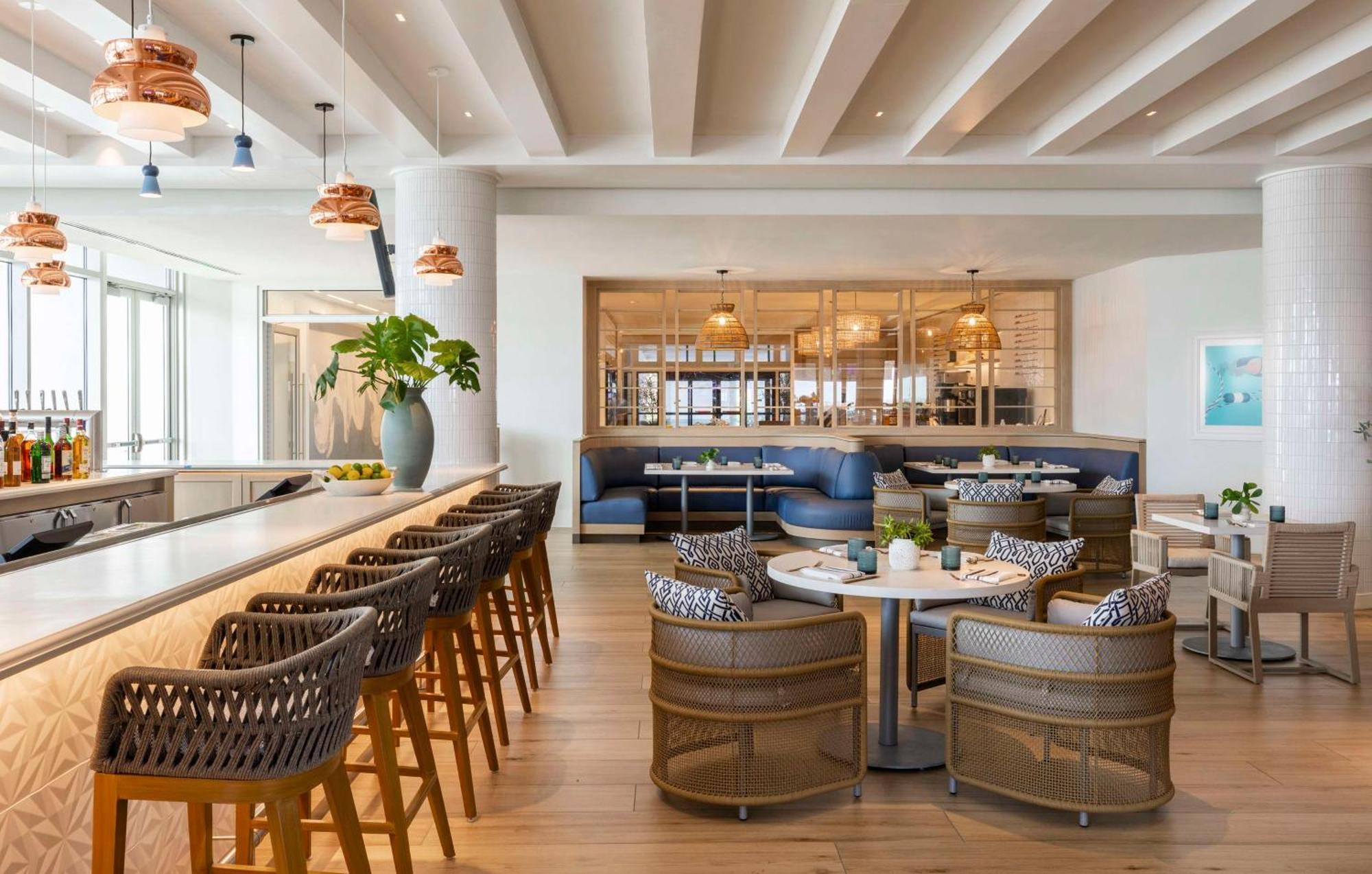 The Singer Oceanfront Resort, Curio Collection By Hilton Riviera Beach Exterior foto