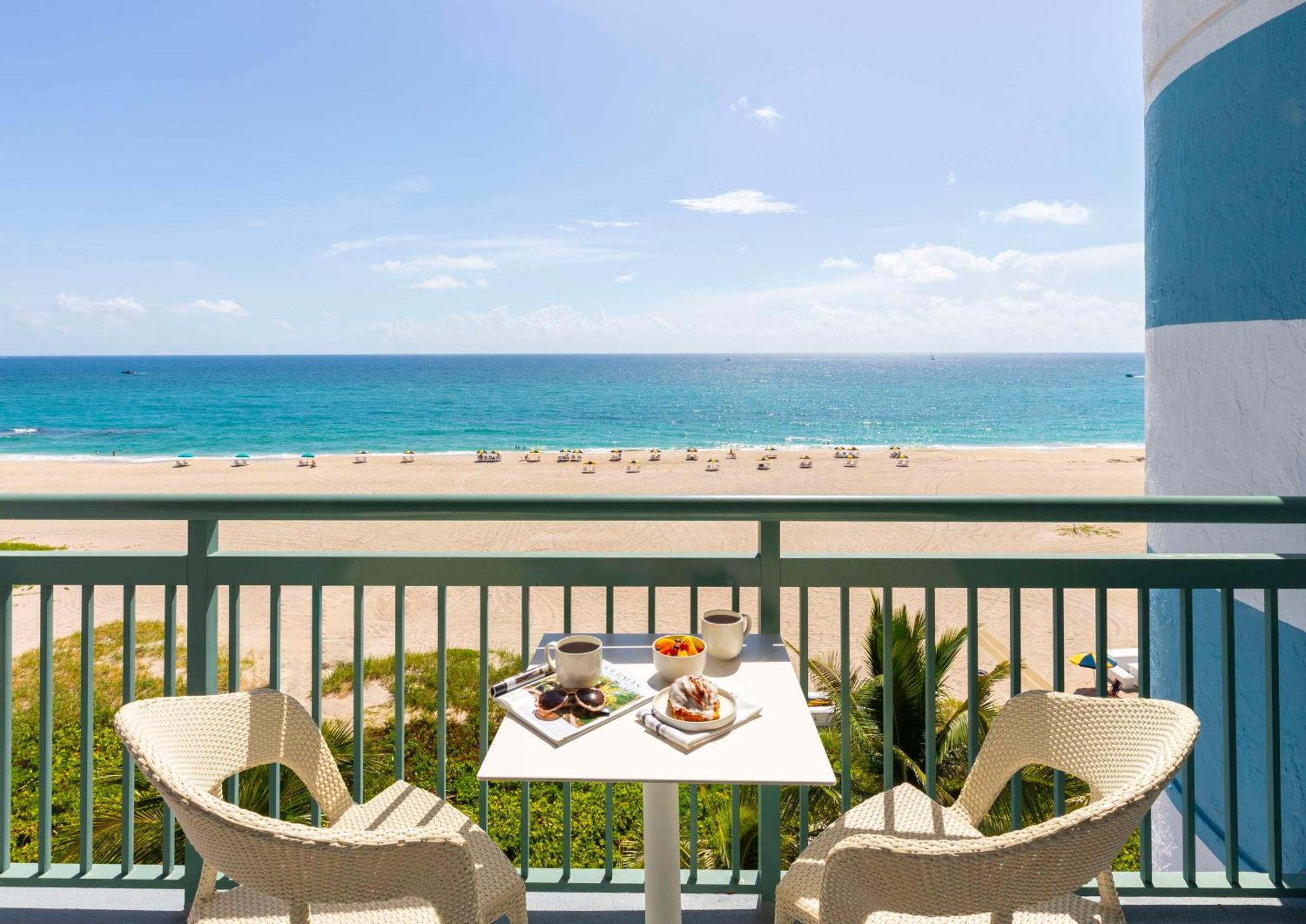 The Singer Oceanfront Resort, Curio Collection By Hilton Riviera Beach Exterior foto
