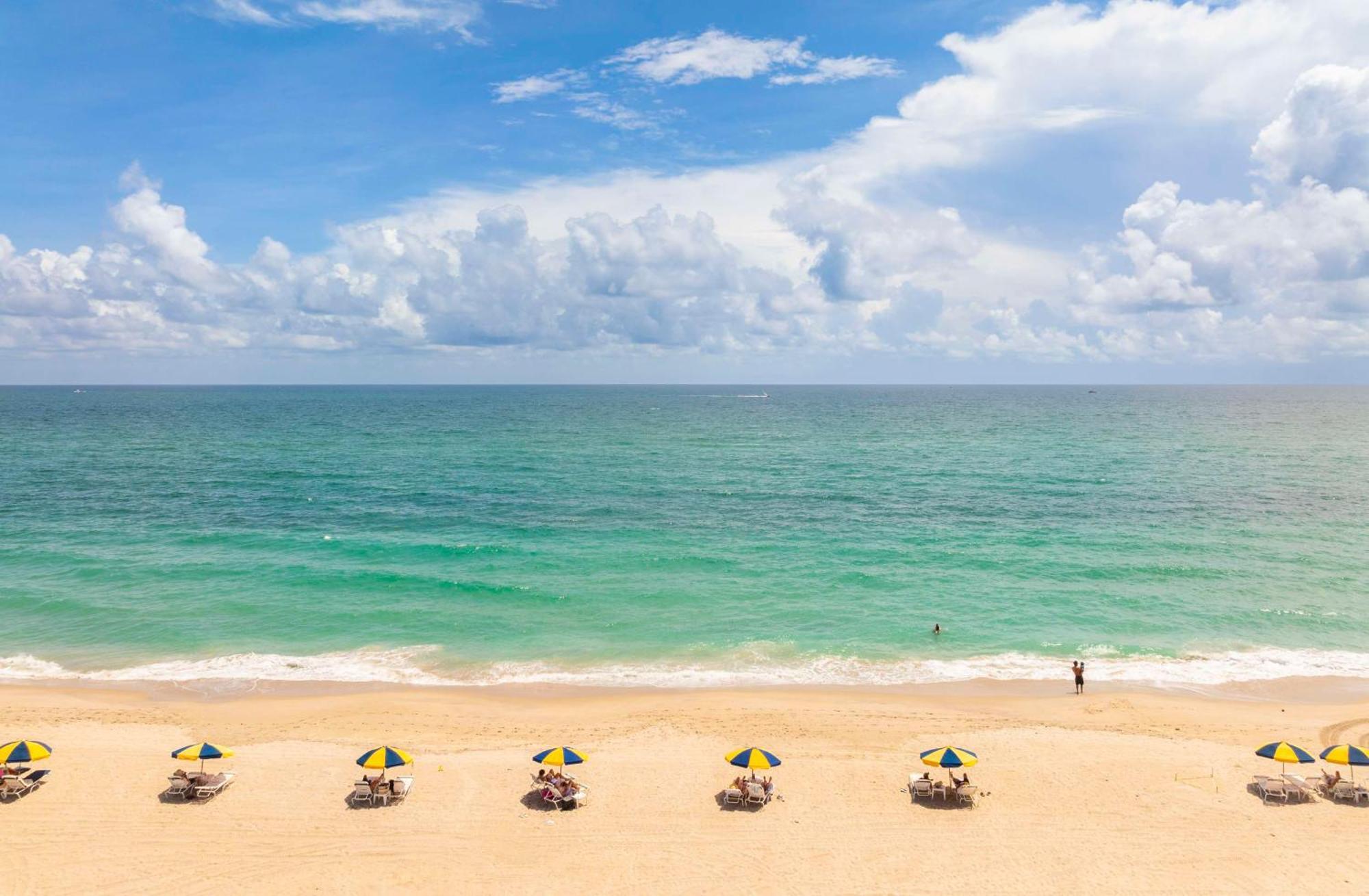 The Singer Oceanfront Resort, Curio Collection By Hilton Riviera Beach Exterior foto